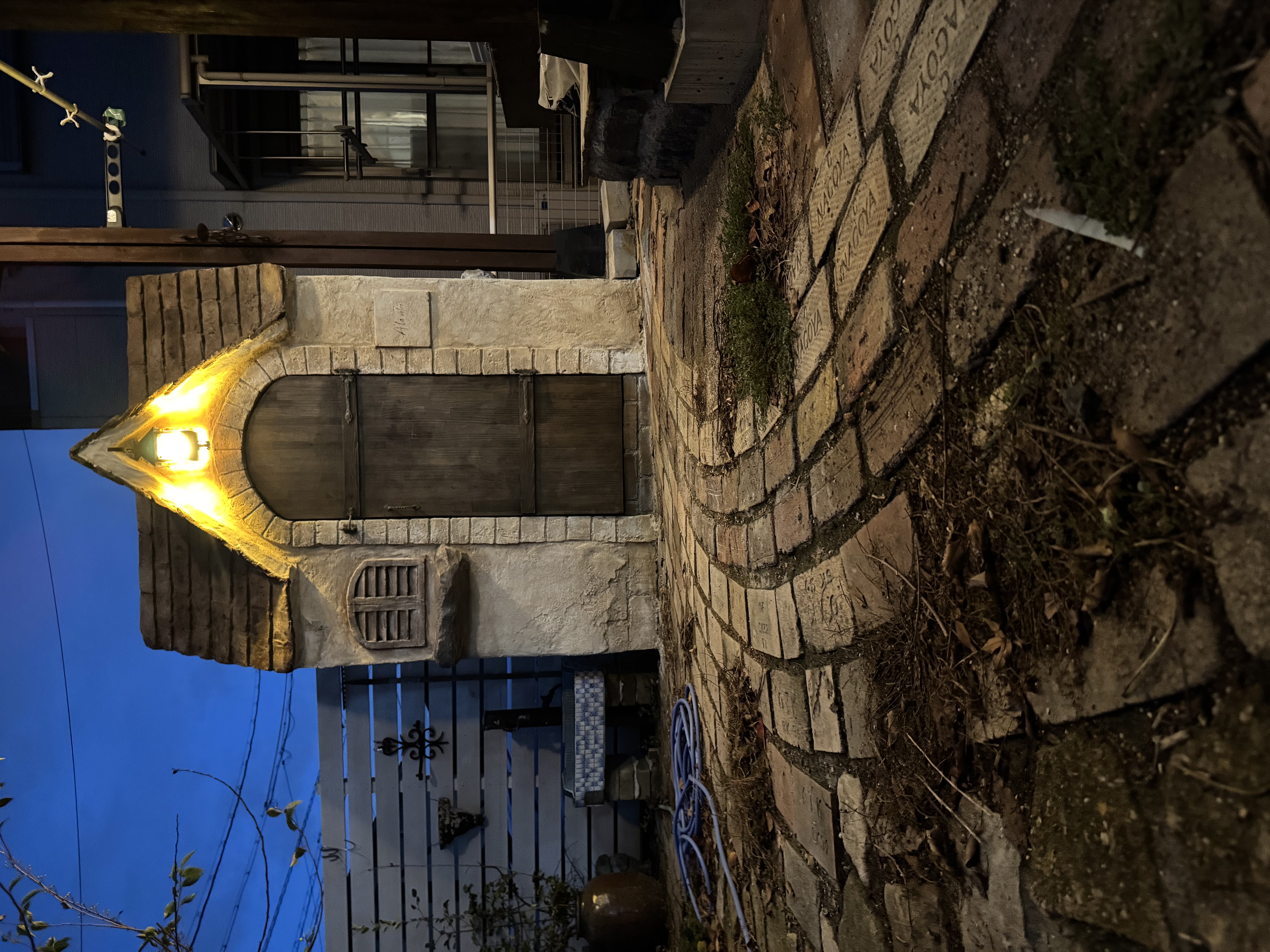 ガーデン　モルタル造形小屋